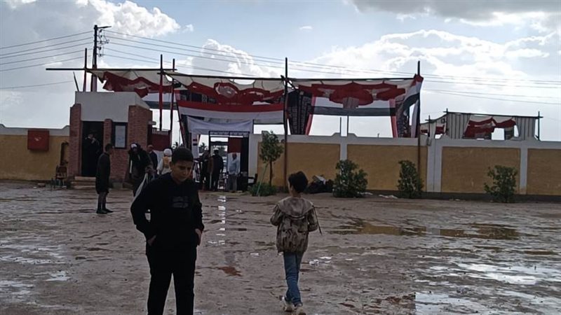 الأمطار تغرق لجان