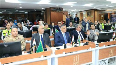 محافظ الجيزة يتابع أعمال غلق لجان انتخابات مجلس النواب في اليوم الأول من داخل مركز السيطرة