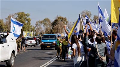 الاحتلال يعيد عددًا من الإسرائيليين بعد دخولهم إلى قطاع غزة