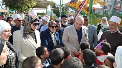 محافظ بني سويف يشارك الأيتام فرحتهم باليوم الترفيهي ضمن احتفالات الطفولة