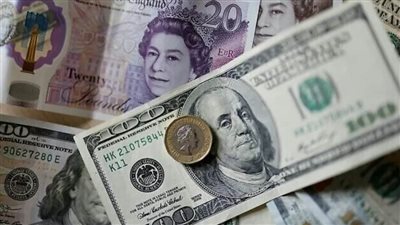الجنيه الإسترليني ينخفض مقابل الدولار الأمريكي واليورو