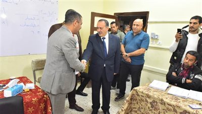 محافظ أسيوط يتفقد اللجان الانتخابية بحي غرب في جولة مسائية ويطمئن على انتظام التصويت