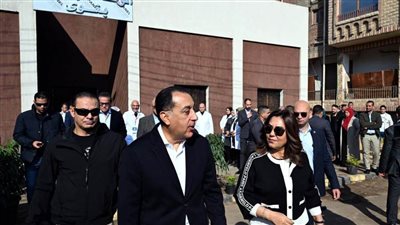 رئيس الوزراء يتفقد الوحدة البيطرية بقرية 