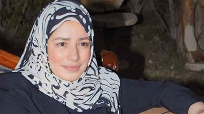 أشرف زكي يكشف حقيقة دخول عبلة كامل المستشفى