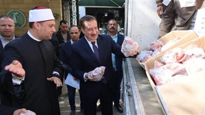 محافظ المنوفية يستلم 4 اطنان من لحوم الأوقاف لتوزيعها على الأسر الأولى بالرعاية 