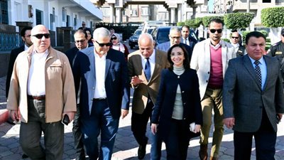 محافظ البحيرة ورئيس القابضة للمياه يستعرضان معدلات الانجاز وخطط تطوير خدمات الصرف الصحى