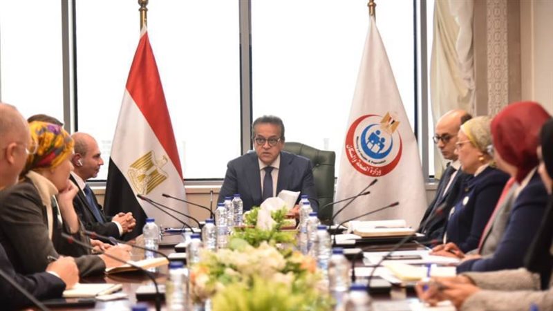 اجتماع وزير الصحة
