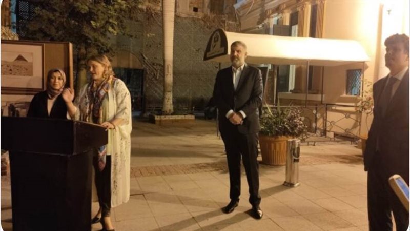 رحلة إلي الشرق معرض