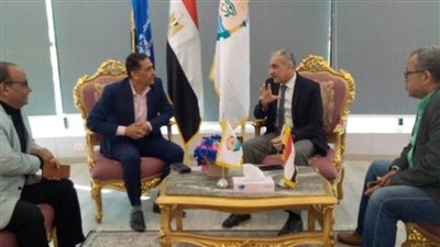 جامعة أسوان تبحث إنشاء فرع للبريد بمدينة أسوان الجديدة