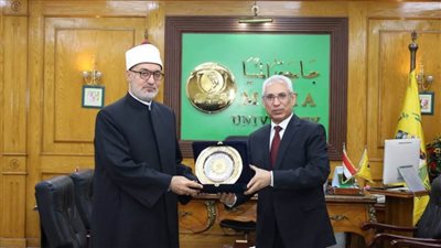 رئيس جامعة المنيا يستقبل فضيلة مفتي الجمهورية ويشيد بالدور الرائد لدار الإفتاء المصرية 