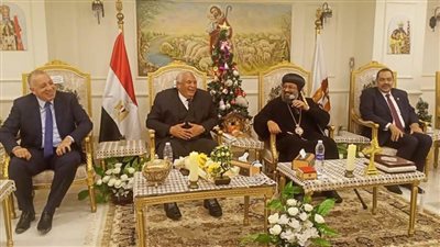 محافظ الوادي الجديد يقدم التهنئة بعيد الميلاد المجيد بكنيسة السيدة العذراء بالخارجة 