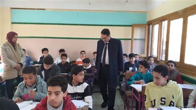  بالصور.. وكيل تعليم الغربية يتفقد عدداً من لجان امتحانات مدارس شرق طنطا 