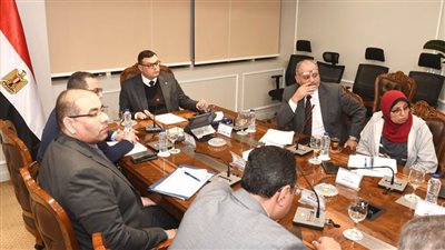 وزير الإسكان يتابع طرح الأراضي والفرص الاستثمارية بالمدن الجديدة
