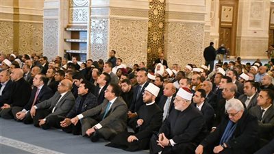 وزير الاوقاف وكبار رجال الدولة يشهدون أول صلاة جمعة بـ
