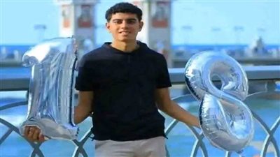 شاهد.. مصرع طالب جامعي سقط من أعلى القطار عند مزلقان دمنهور