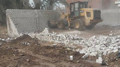 رئيس مركز القوصية بأسيوط ينفذ إزالة فورية لـ3 حالات تعد على الأراضي الزراعية وفك شدة خشبية