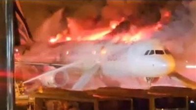 عاجل.. النيران تشتعل بطائرة تقل 169 راكبًا في مطار بكوريا الجنوبية