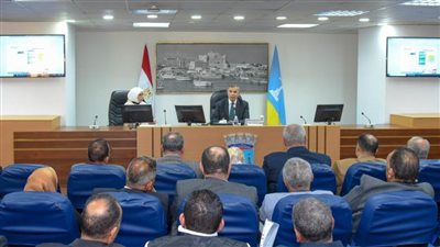 محافظ الإسكندرية يعقد اجتماعًا مع مستأجري الشواطئ لوضع خطة العمل والاستعدادات لصيف 2025