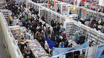 إقبال جماهيري غير مسبوق في ثالث أيام معرض الكتاب