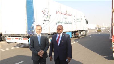 سفيرا أستراليا وزامبيا يتفقدان قافلة المساعدات الإنسانية إلى غزة