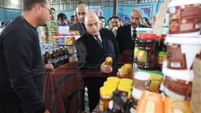 محافظ كفر الشيخ يتفقد معرض «أهلاً رمضان» بمطوبس