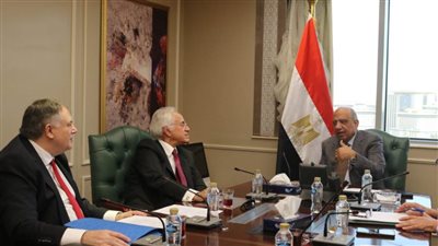 عصمت يبحث مع رئيس مجموعة 