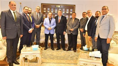 محافظ أسيوط يلتقي مجلس إدارة نادي أسيوط الرياضي بتشكيله الجديد 
