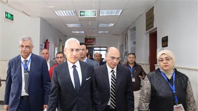 رئيس جامعة المنيا يتفقد مستشفى الكُلى استعدادًا لاستقبال هيئة الاعتماد والرقابة الصحية