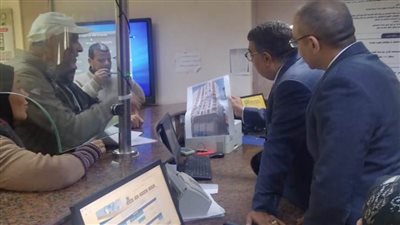 محافظ الدقهلية يحيل مدير الإدارة الهندسية والحملة الميكانيكية و75 موظفًا بحي غرب المنصورة للتحقيق 