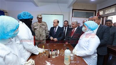 محافظ كفر الشيخ يتفقد الأقسام التعليمية ومعامل المدرسة الثانوية الزراعية