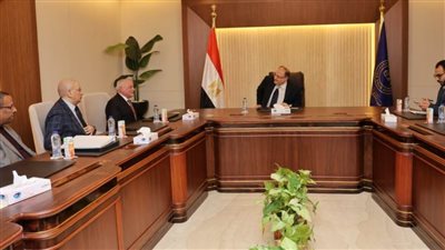 رئيس هيئة الدواء يبحث تعزيز التعاون في مجال التكنولوجيا الطبية