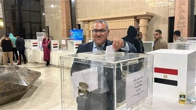 الملحق الثقافي المصري بالسعودية يدلي بصوته في انتخابات مجلس النواب 2025