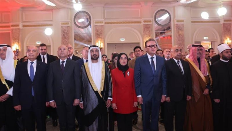 سفيرة البحرين مع