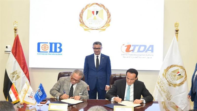 وزير التموين أثناء