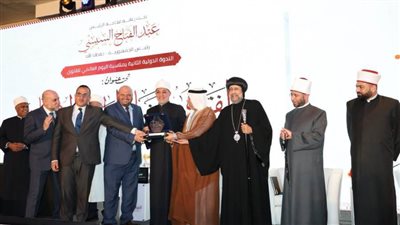  مفتي الجمهورية يكرِّم عددًا من العلماء والمفتين ورجال الدين