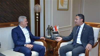 وزير التموين يصدر قرارًا بتعيين أيمن إسماعيل رئيسًا لمجلس إدارة الشركة القابضة للصناعات الغذائية