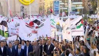 سياسيون: احتشاد المصريين بالعيد رسالة تأكيد على الموقف المصري الثابت من القضية الفلسطينية