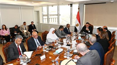 وزير الإسكان يصدر حزمة من التوجيهات لمسؤولي الوزارة