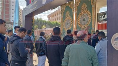 توافد شباب كفر الشيخ على اللجان الانتخابية 