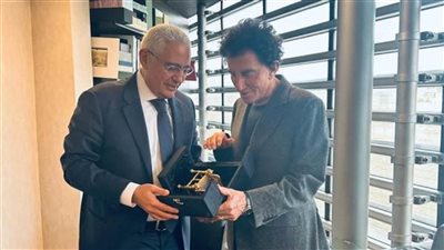 سفير مصر في باريس يلتقي رئيس معهد العالم العربي في إطار تعزيز التعاون الثقافي المشترك