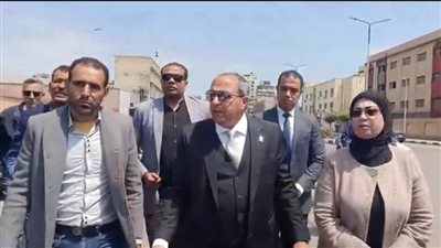 محافظ بورسعيد غاضبًا من تردي النظافة: مش هدفع للشركة المسؤولة 