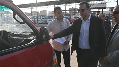 نائب محافظ البحيرة يتابع مدى التزام السائقين بتعرفية الركوب الجديدة ومحطات الوقود بالأسعار الرسمية