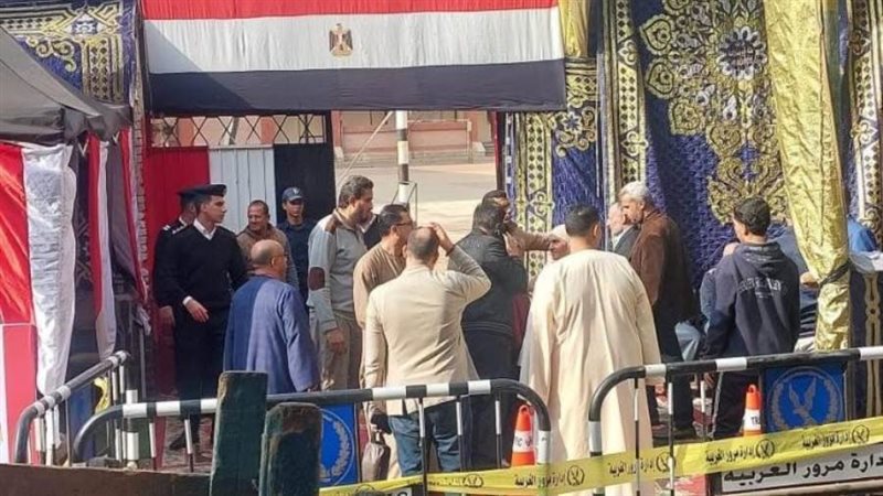 جانب من توافد الناخبين