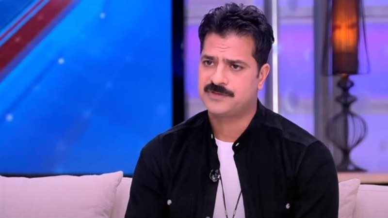 الفنان مصطفى أبو