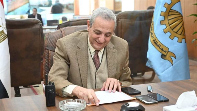 محافظ الغربية بمركز