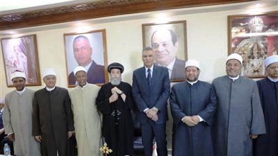   محافظ أسوان يهنئ الإخوة الأقباط بمناسبة عيد القيامة المجيد