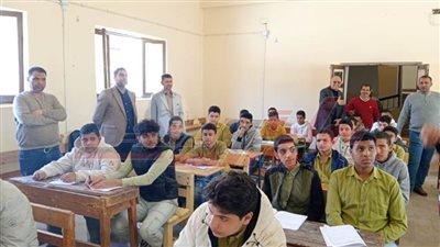 مدير تعليم مطروح تتفقد الامتحان التجريبي لطلاب الشهادة الإعدادية في مادة الدراسات الاجتماعية بنظام البوكليت 