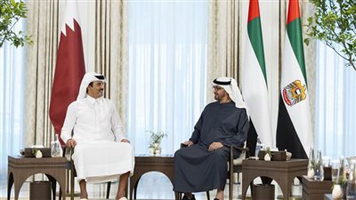 رئيس دولة الإمارات وأمير قطر يبحثان في أبوظبي سبل تعزيز التعاون والعمل المشترك