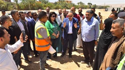 محافظ أسيوط يتفقد مشروع إنشاء مصنع متكامل لمنتجات الرمان بالبداري