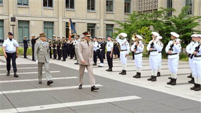 رئيس الأركان يعود إلى أرض الوطن بعد انتهاء زيارته الرسمية لفرنسا